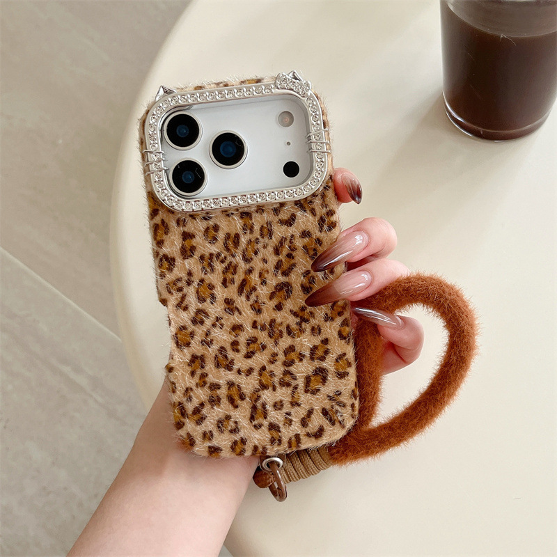 Phone Cases Apple - Luxuriöse, diamantbesetzte Handyhülle mit Leopardenmuster und